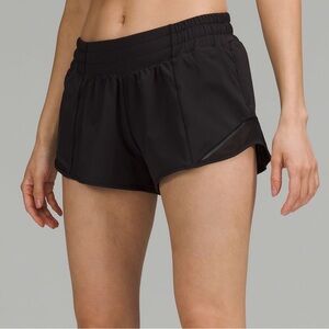 LULULEMON HOTTY HOT SHORTS BLACK 2.5 INSEAM LOW RISE LINED SHORTS size: 0